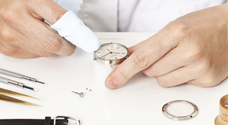 NomosGlashütte Uhrenservice 1280x704px